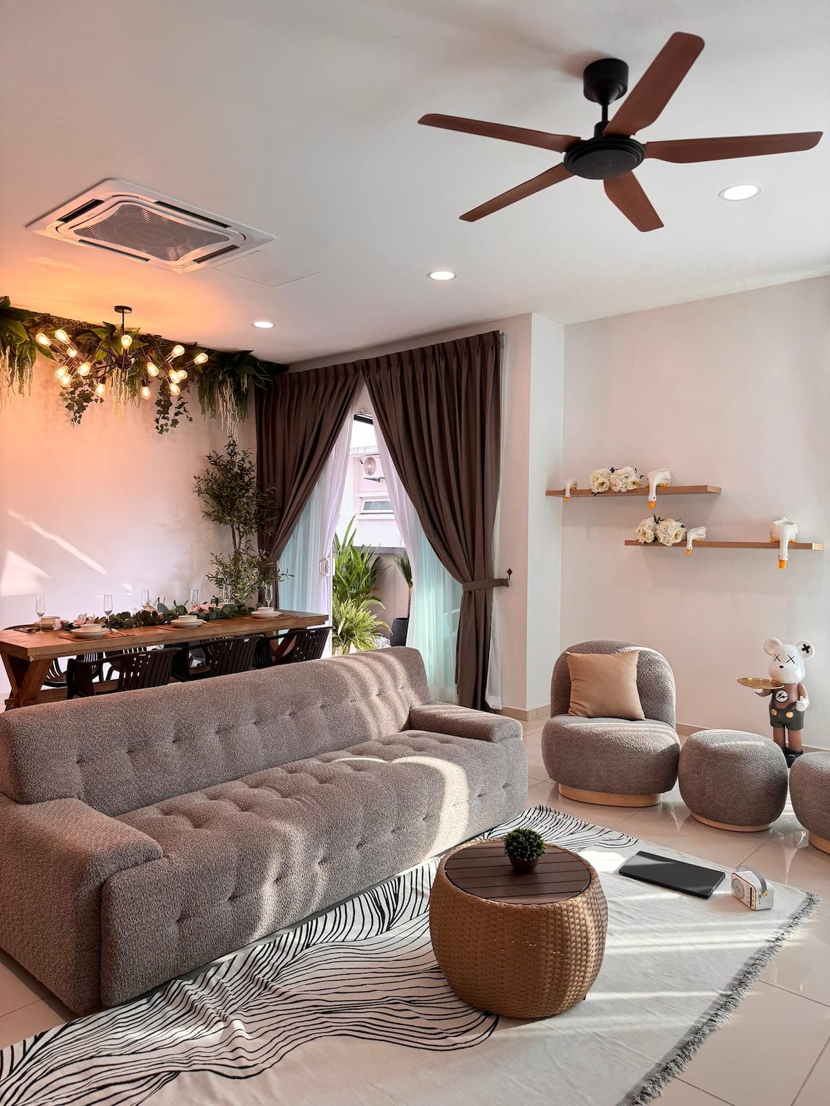 3-Storey Luxury House · June's — photo 2