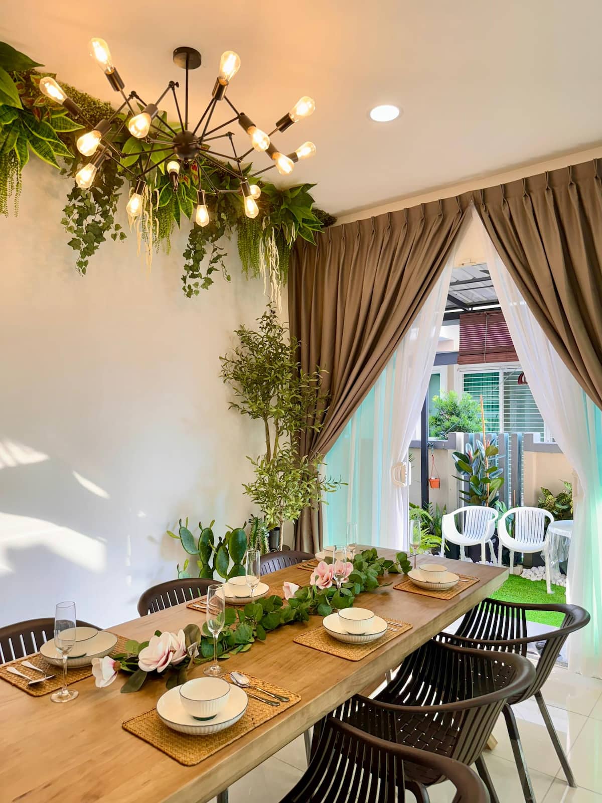 3-Storey Luxury House · June's — photo 4